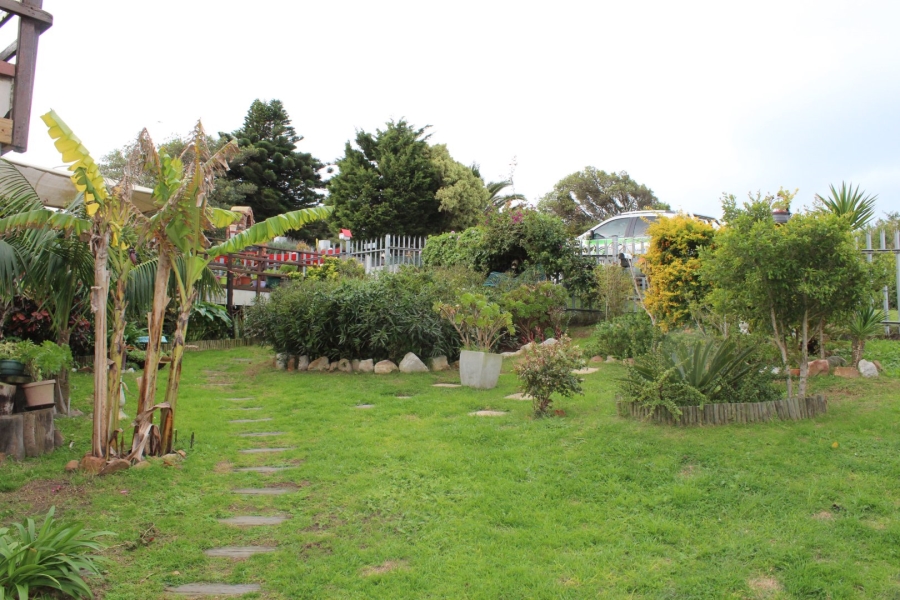 6 Bedroom Property for Sale in Paradise Beach Eastern Cape